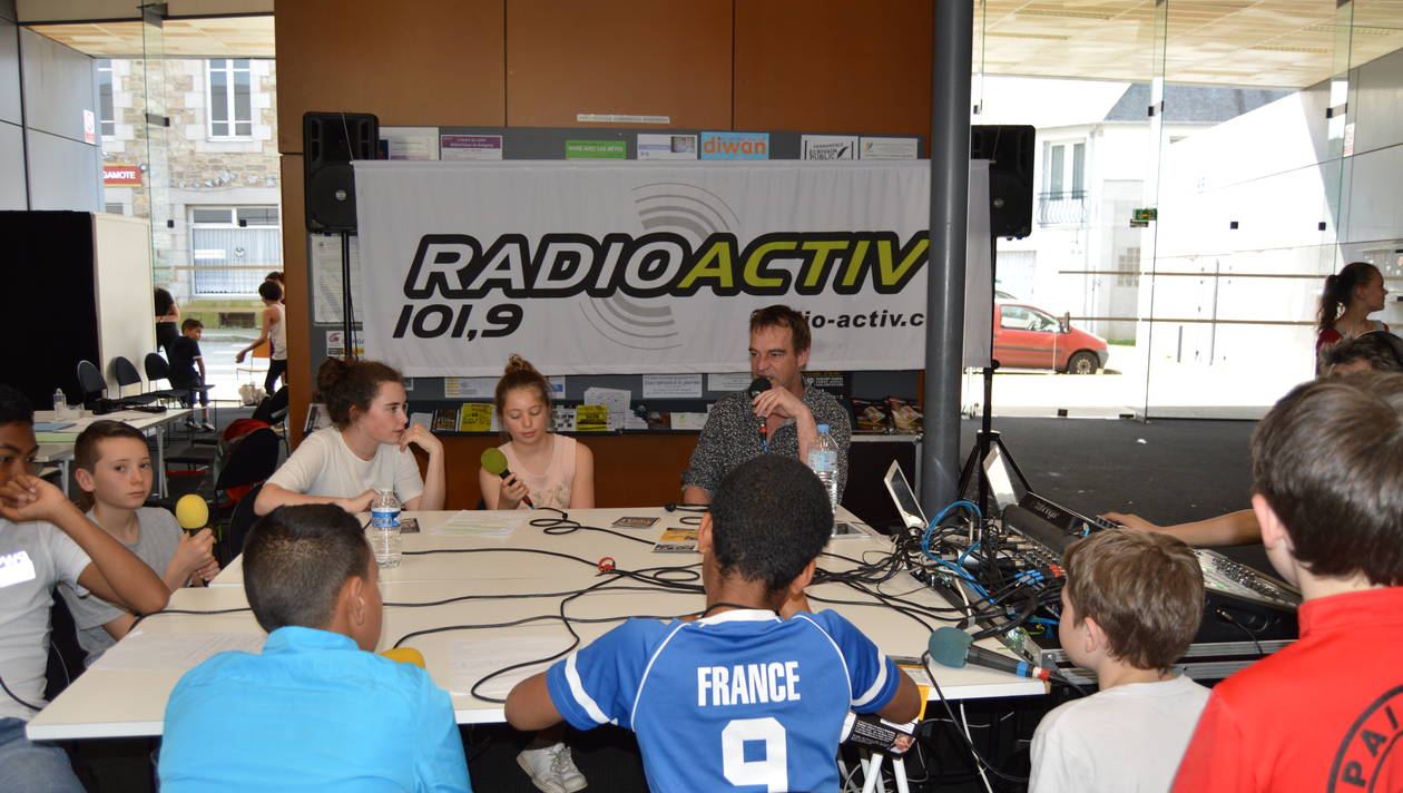 Les jeunes à l'antenne de Radio Activ.